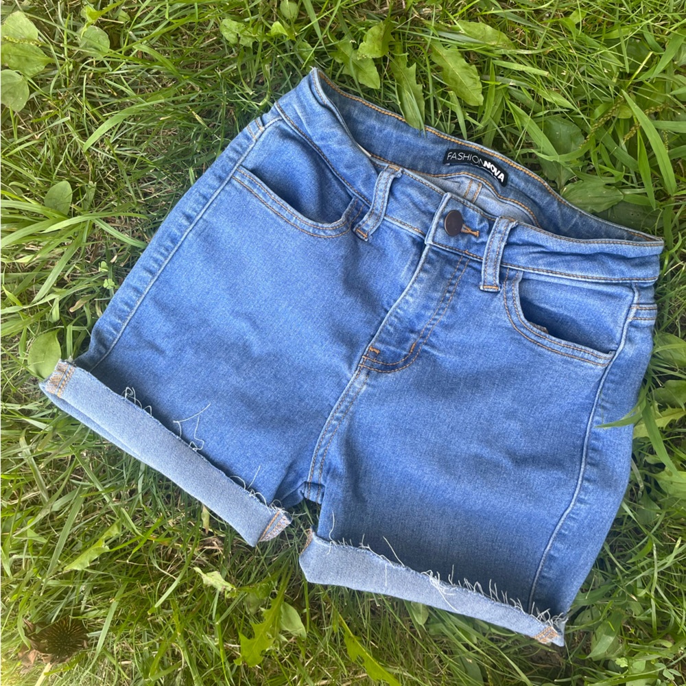 Fashion Nova Juniors Sz 1 Women's Blue Denim Frayed Hem Cut-off Jean Shorts